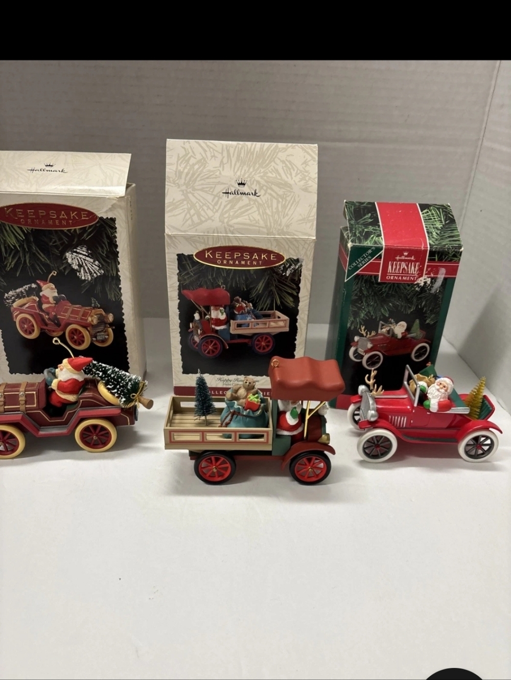 3 hallmark keepsake ornament Santas in Vehicle